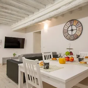 Apartment Casa Alice - Elegant In The Centre Of The